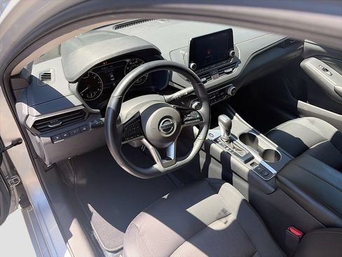 Used 2019 Nissan Altima 2.5 SV FWD image 9