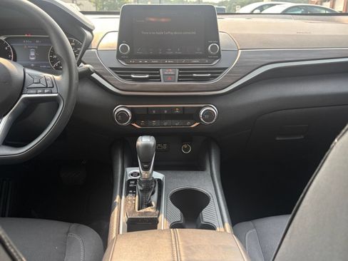 Used 2025 Nissan Altima 2.5 SV FWD image 17