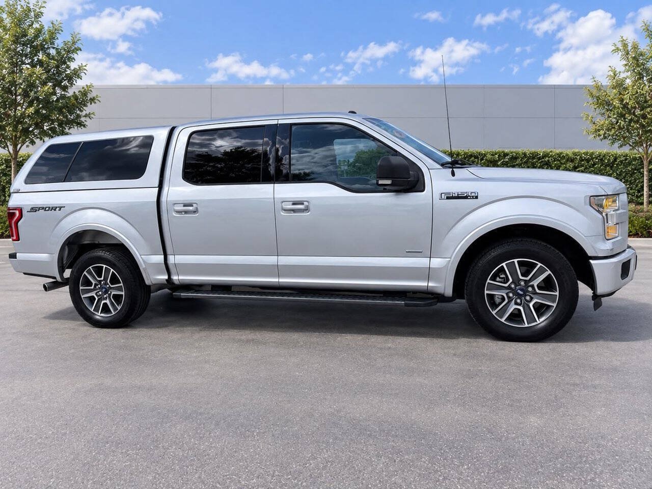 Used 2016 Ford F150 XLT w/ Equipment Group 302A Luxury RWD image 4