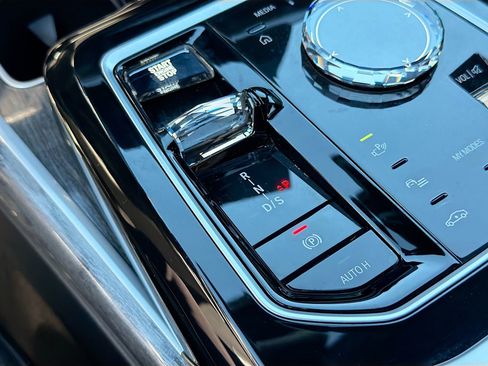 Certified 2024 BMW 740i 740i image 30