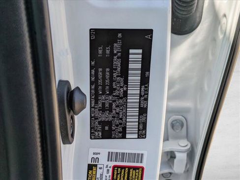 Used 2022 Toyota Highlander XLE AWD/4WD image 26