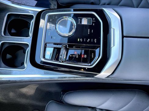 Certified 2023 BMW 740i RWD image 19