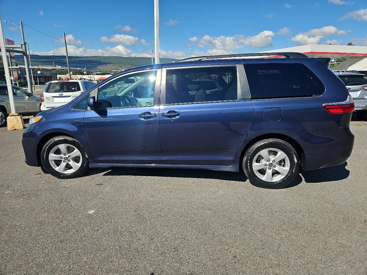 Used 2020 Toyota Sienna LE FWD image 6