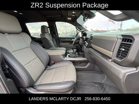 Used 2025 Chevrolet Silverado 1500 ZR2 w/ Technology Package image 10