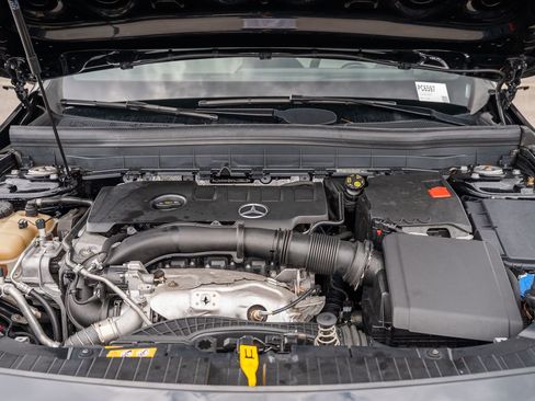 Used 2021 Mercedes-Benz GLB 250 4MATIC w/ AMG Line image 23