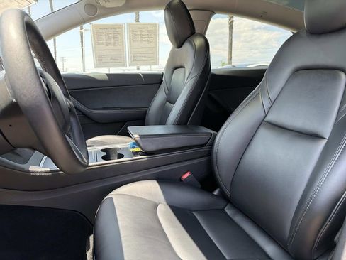 Used 2021 Tesla Model Y Long Range AWD/4WD image 17