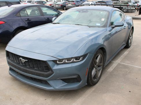 Used 2025 Ford Mustang Premium RWD image 3