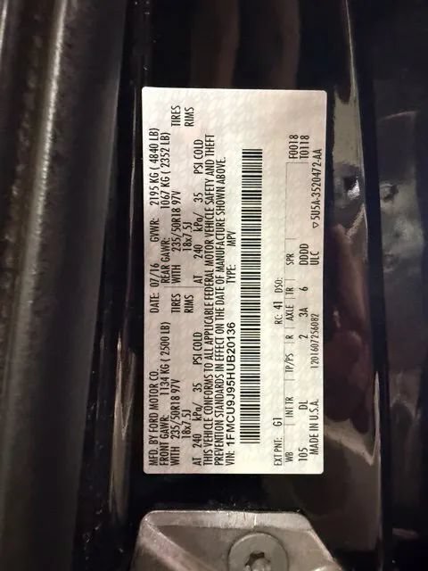 Used 2017 Ford Escape Titanium w/ Equipment Group 301A AWD/4WD image 28
