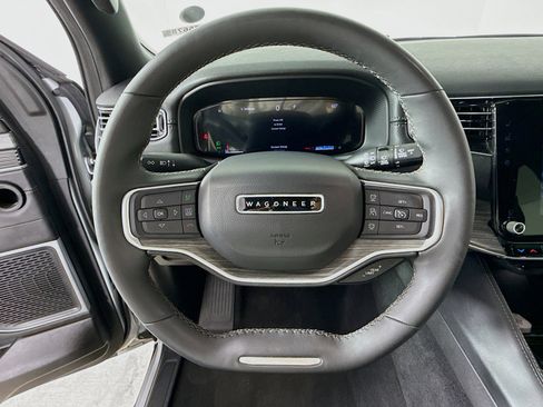 Used 2024 Jeep Wagoneer Series II image 11