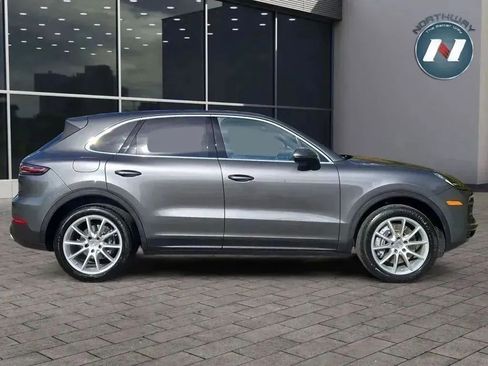 Used 2022 Porsche Cayenne Platinum Edition image 6