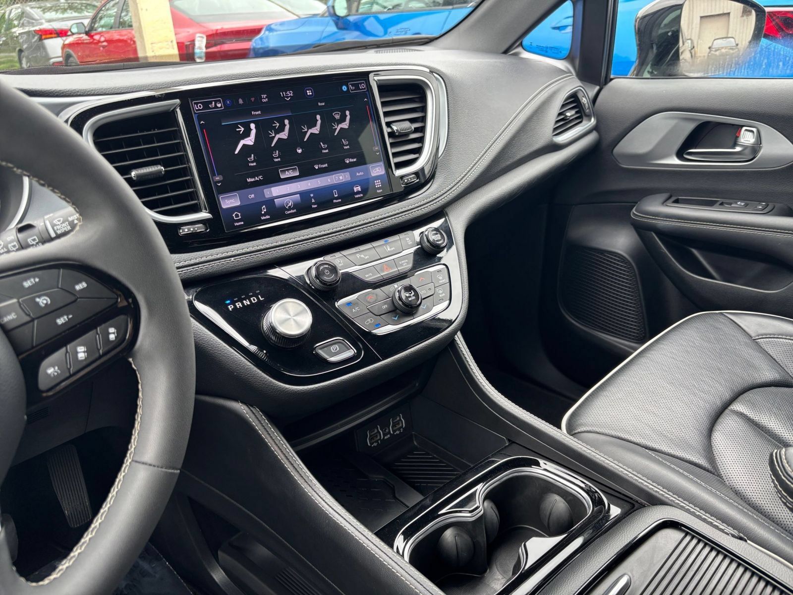 Used 2025 Chrysler Pacifica Limited FWD image 16