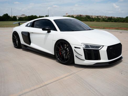 Used 2018 Audi R8 V10 RWD image 3