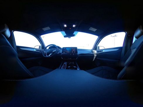 Used 2025 Volkswagen Atlas Cross Sport SE image 40