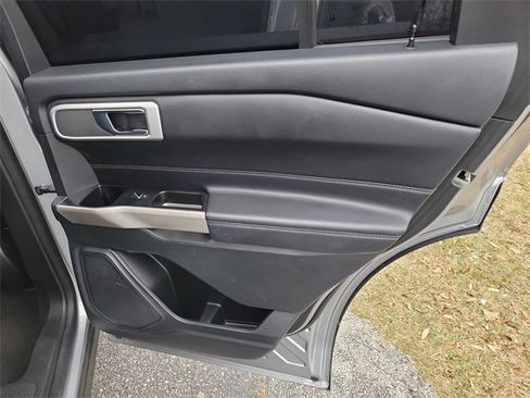 Used 2022 Ford Explorer XLT image 33