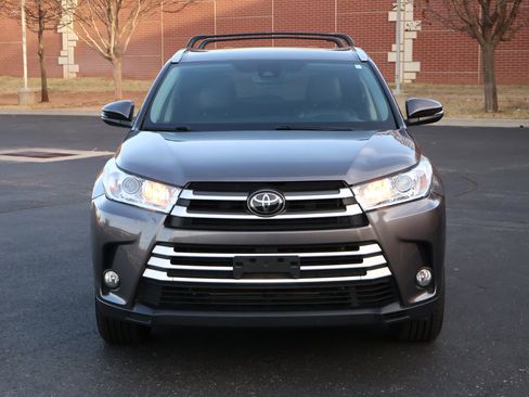 Used 2018 Toyota Highlander XLE image 27