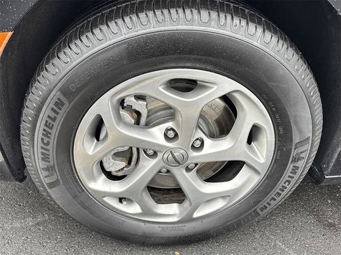 Used 2023 Chrysler Pacifica Limited image 14