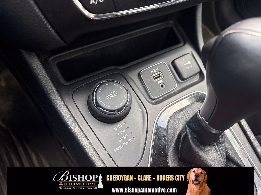 Used 2021 Jeep Cherokee Limited w/ Mopar Interior Package AWD/4WD image 25