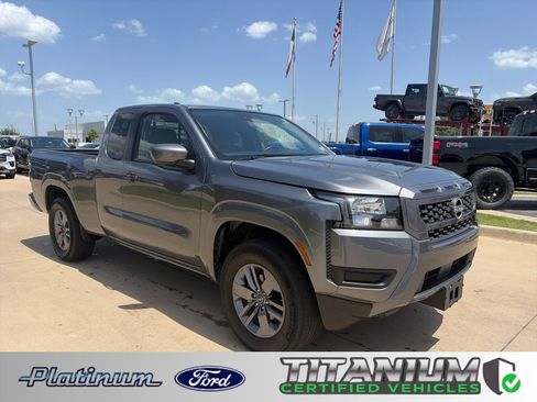 Used 2025 Nissan Frontier SV RWD image 1