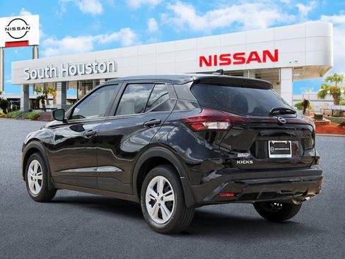New 2025 Nissan Kicks Play S image 3