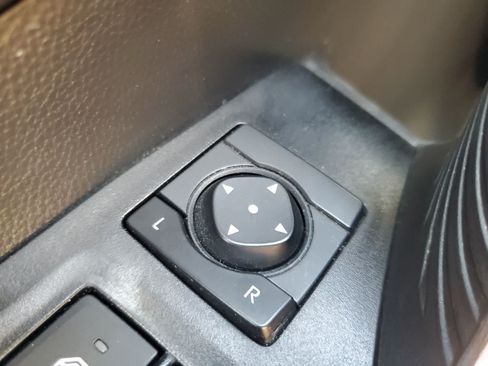 Used 2025 Toyota RAV4 XLE FWD image 23