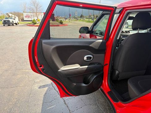 Used 2019 Kia Soul FWD image 18