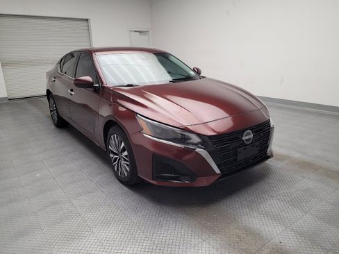 Used 2023 Nissan Altima 2.5 SV w/ SV Premium Package image 13