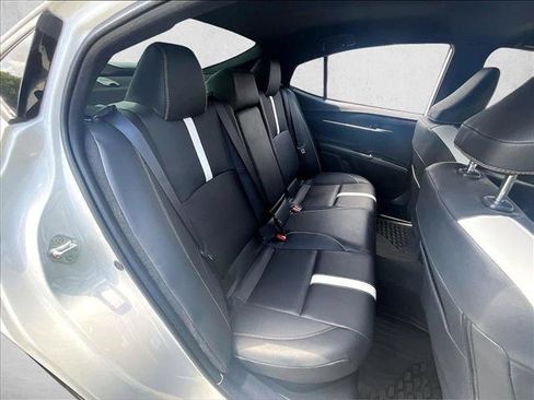 Used 2025 Toyota Camry SE FWD image 29