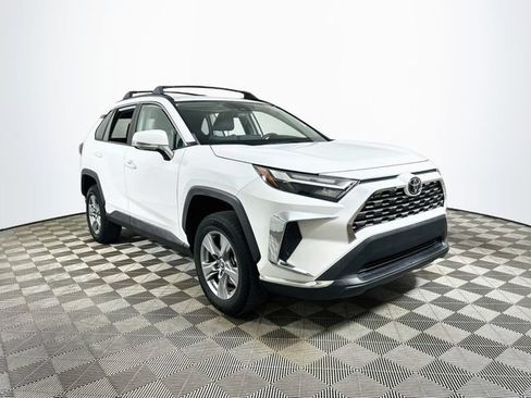 Used 2022 Toyota RAV4 XLE w/ Convenience Package FWD image 1