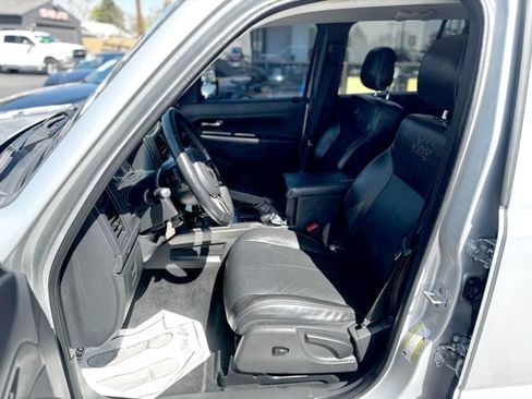 Used 2012 Jeep Liberty Limited Jet w/ Comfort/Convenience Group image 9