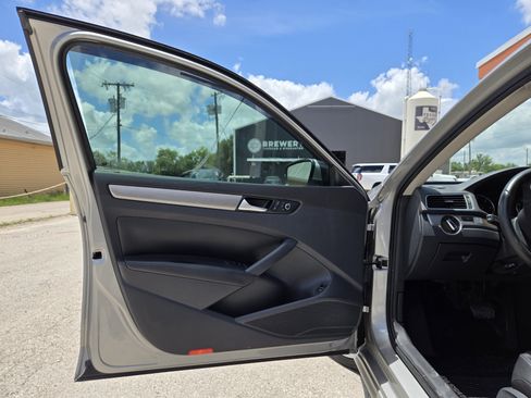 Used 2014 Volkswagen Passat TDI SE FWD image 4