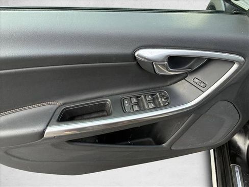 Used 2017 Volvo V60 T5 Cross Country w/ Convenience Package image 12