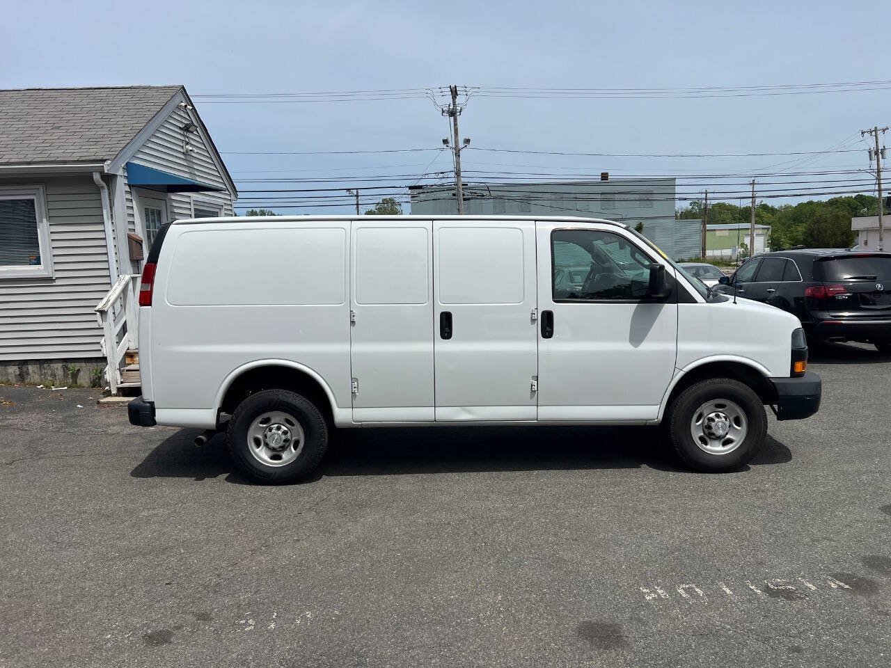 Used 2019 Chevrolet Express 2500 RWD image 7
