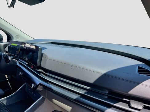 New 2026 Kia Carnival FWD image 31