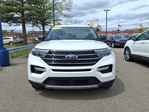 Used 2024 Ford Explorer XLT w/ Equipment Group 202A AWD/4WD image 2