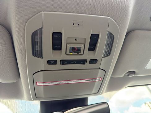 Used 2023 Toyota Highlander XLE FWD image 32