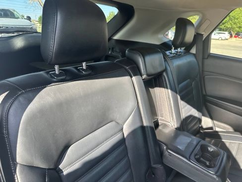 Used 2017 Ford Edge SEL w/ Equipment Group 201A AWD/4WD image 28