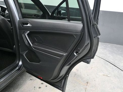 Used 2021 Volkswagen Tiguan SE R-Line image 11