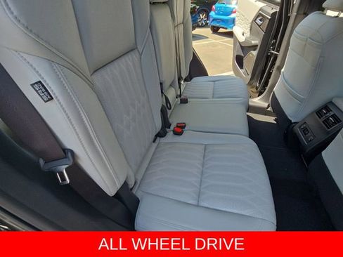 Used 2025 Mitsubishi Outlander AWD image 11