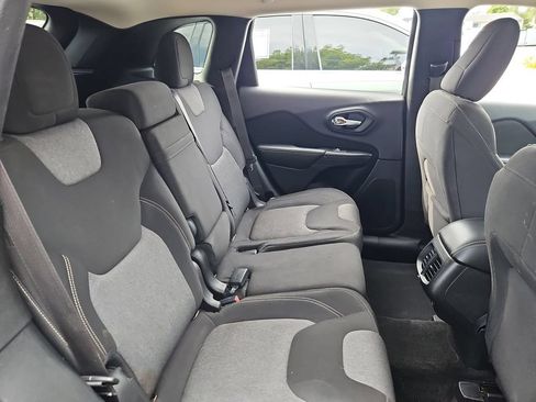 Used 2014 Jeep Cherokee Latitude AWD/4WD image 15