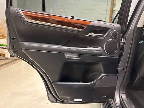 Used 2016 Lexus LX 570 4WD w/ Luxury Package image 26