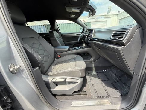 Used 2025 Volkswagen Atlas Cross Sport SE FWD image 24