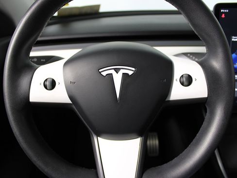 Used 2021 Tesla Model Y Performance image 16