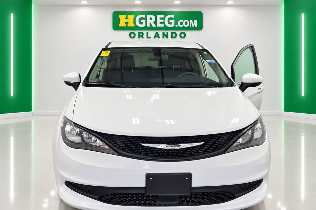 Used 2022 Chrysler Voyager LX FWD image 7