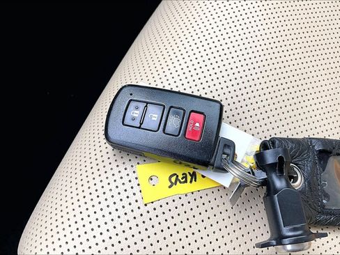 Used 2019 Toyota Highlander Limited FWD image 15