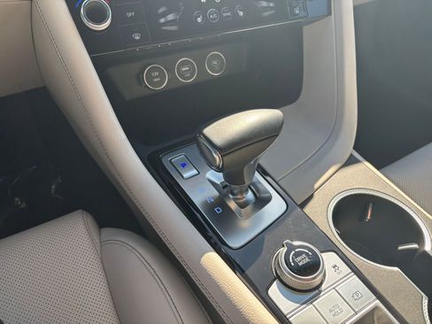 Used 2025 Genesis G70 2.5T image 42