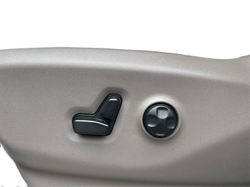 Used 2021 Chrysler Pacifica Touring-L image 40