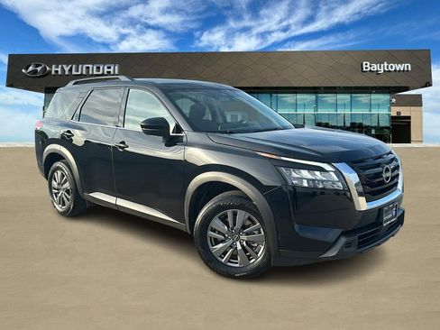 Used 2025 Nissan Pathfinder SV FWD image 1