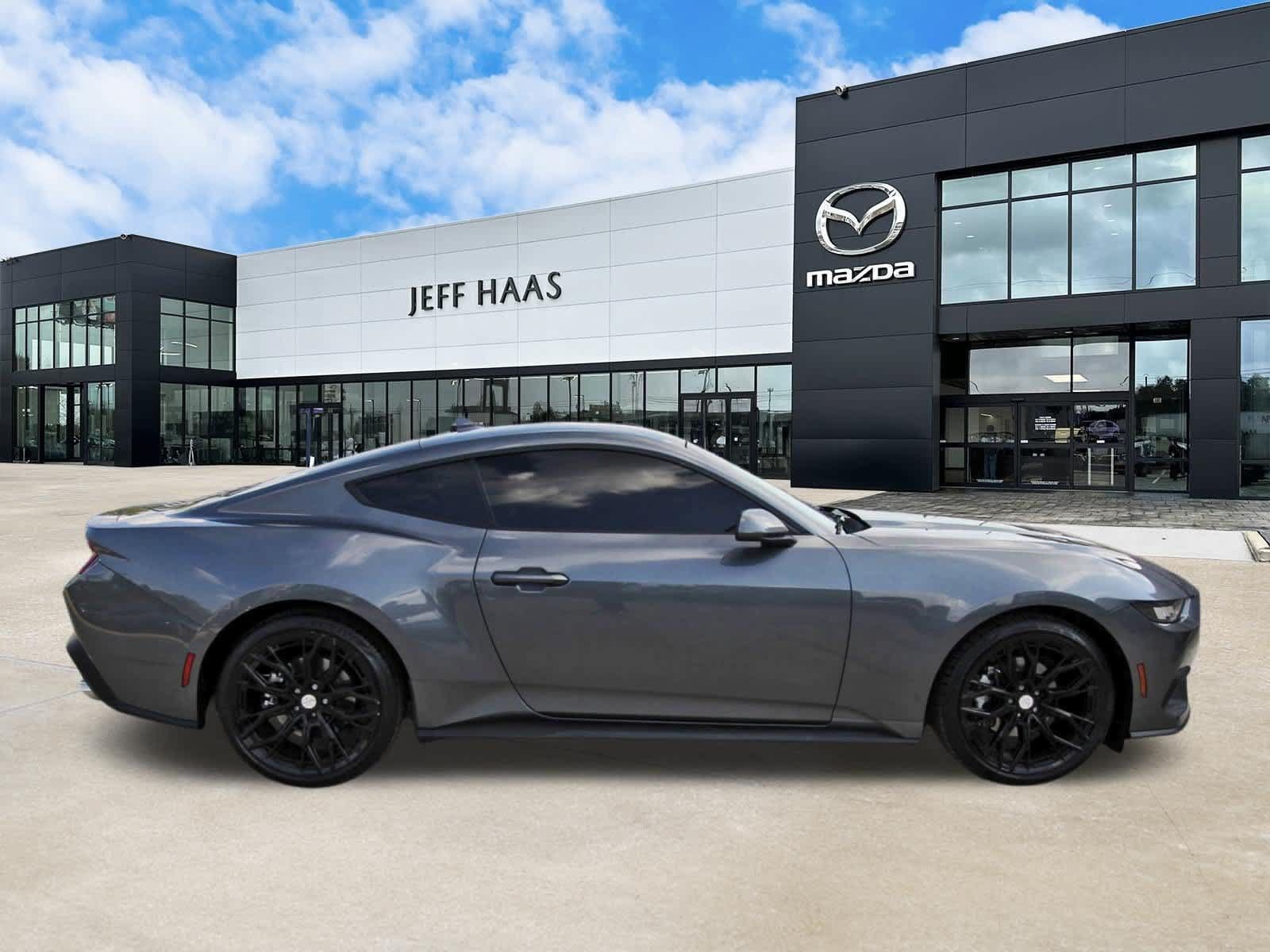Used 2025 Ford Mustang Coupe RWD image 5