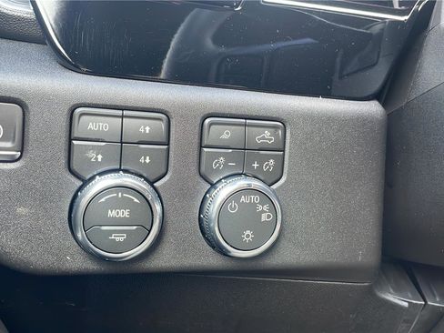 New 2026 GMC Sierra 1500 SLE image 13