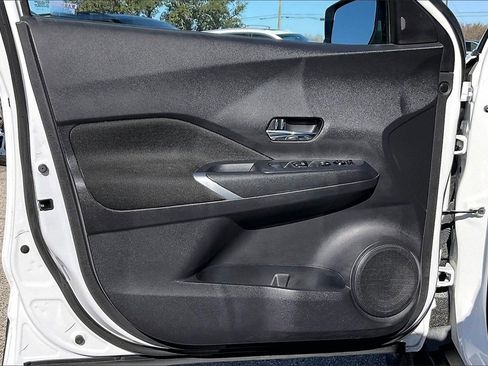 Used 2024 Nissan Kicks SV image 17